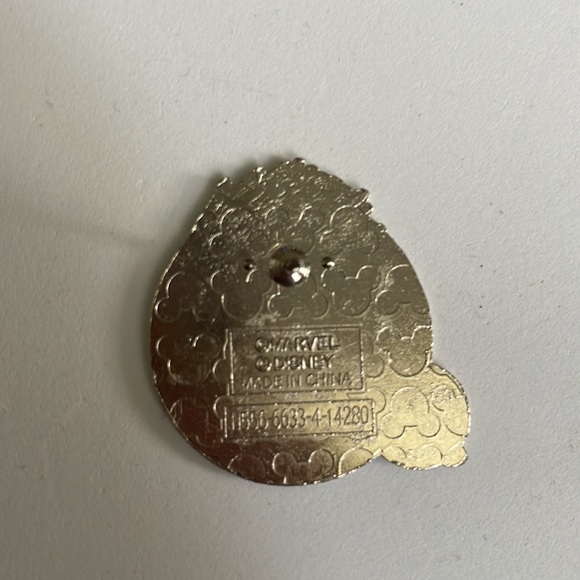 Incredible Hulk avengers pin - Picture 2 of 3